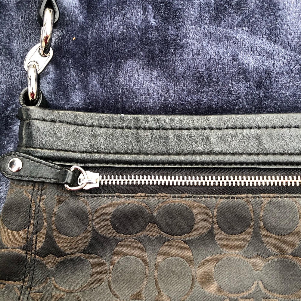 ❌ SOLD ❌ Black Coach Medium Shoulder Bag - Picture 6 of 9